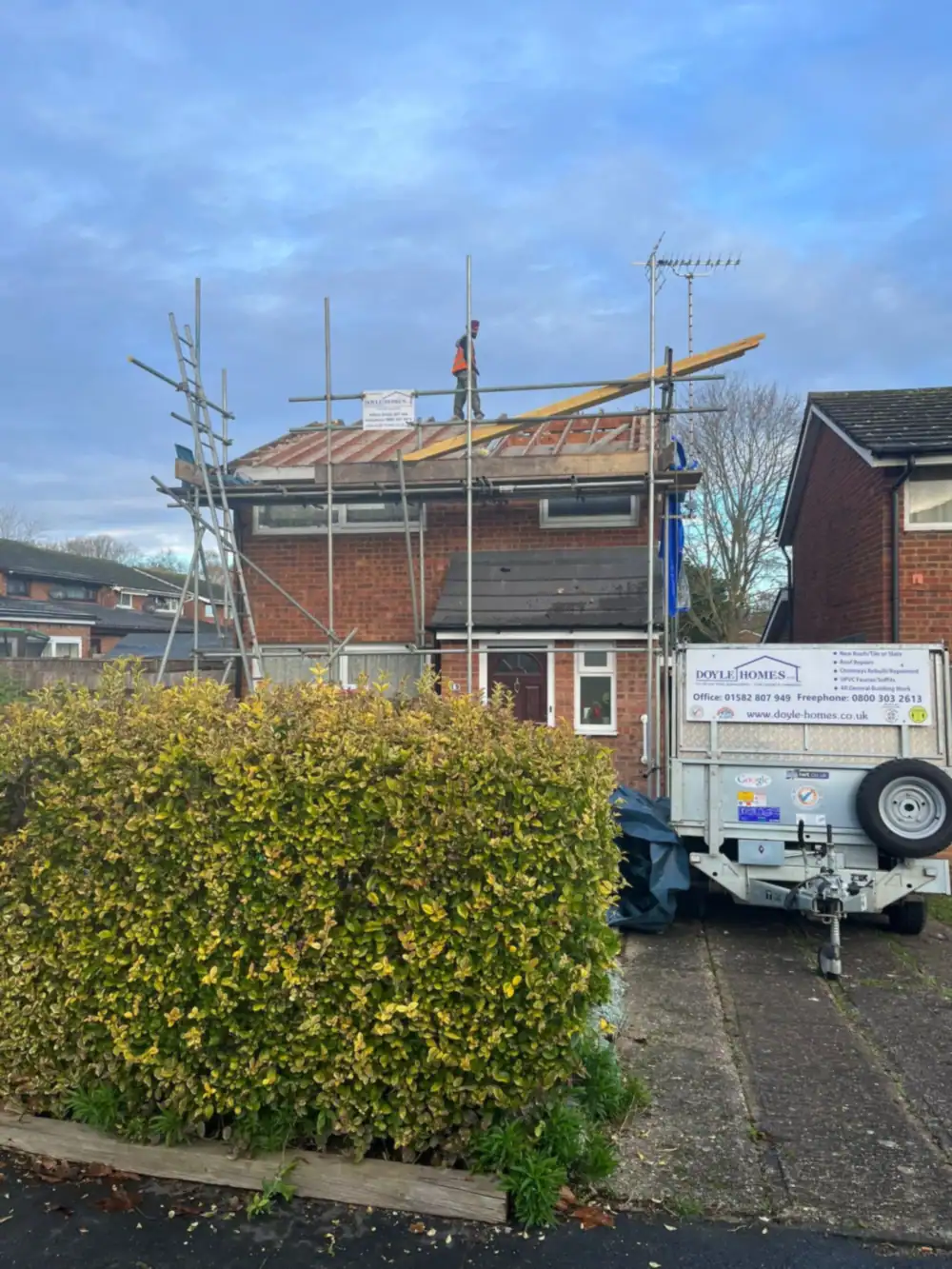 Flat roof with roof lantern: house with scaffold up and the company trailer parked on the drive