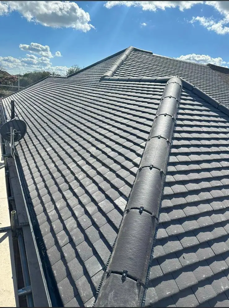 Aylesbury roofing: new tiled roof with a clean ridge line
